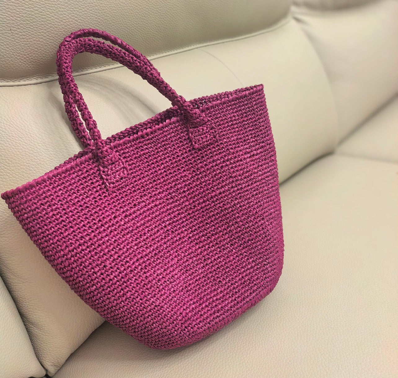 Medium woven tote bag