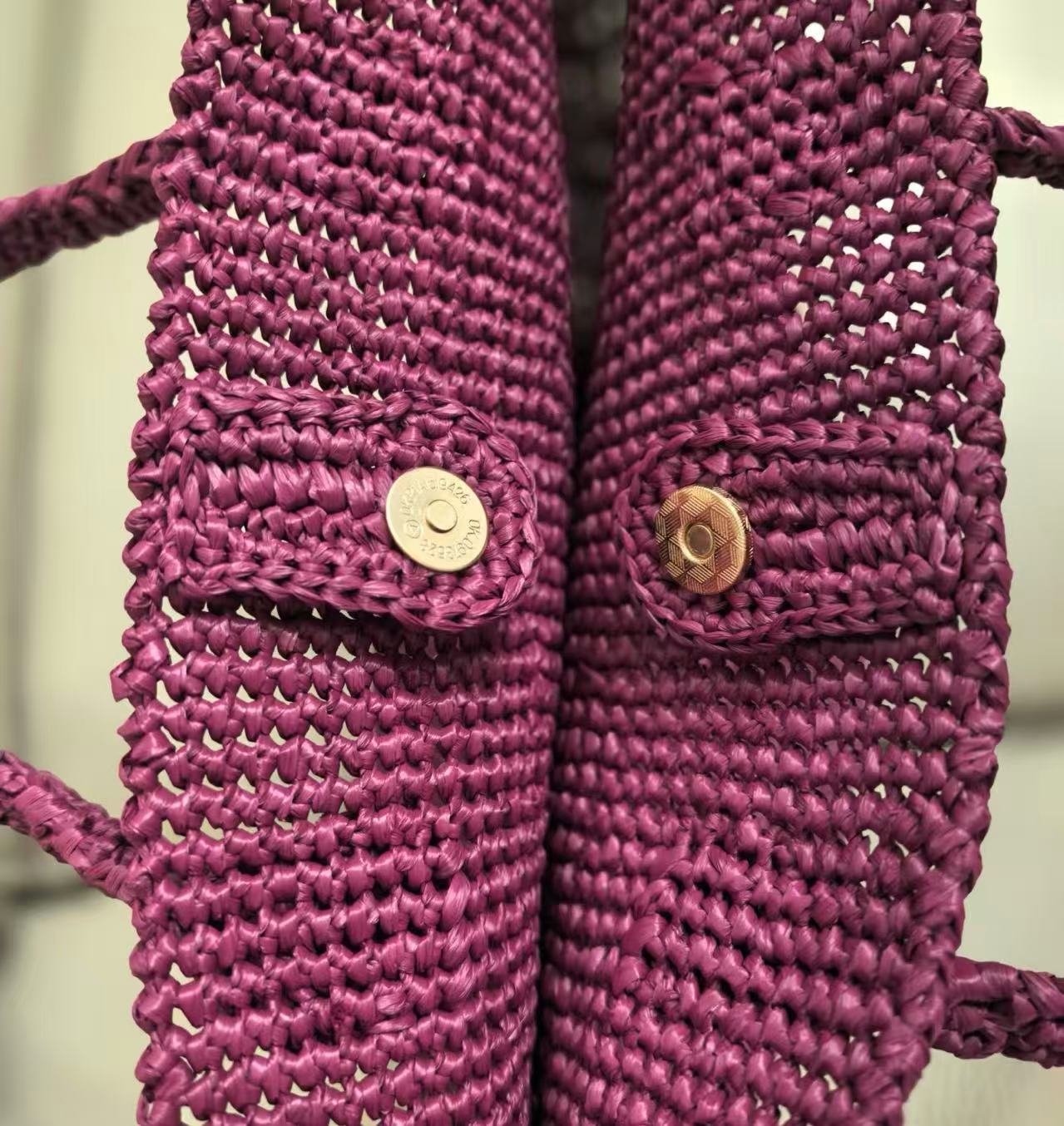 Medium woven tote bag