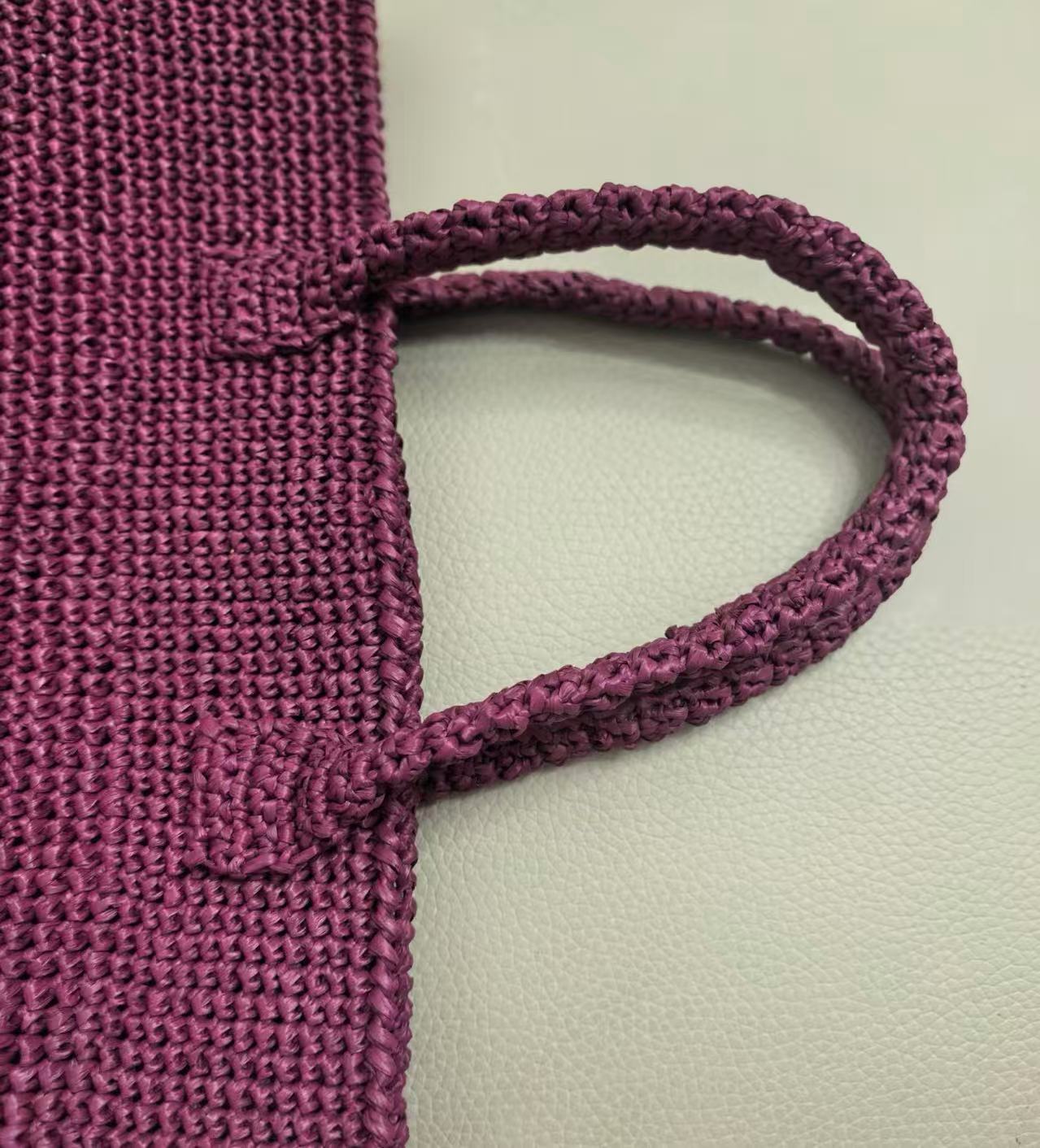 Medium woven tote bag